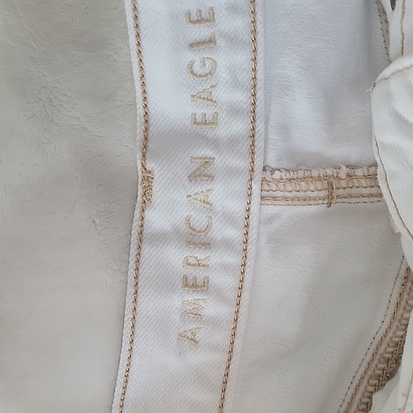 American Eagle White Distressed Jean Shorts High-Waisted 90s Boyfriend Size 6 - Picture 9 of 10